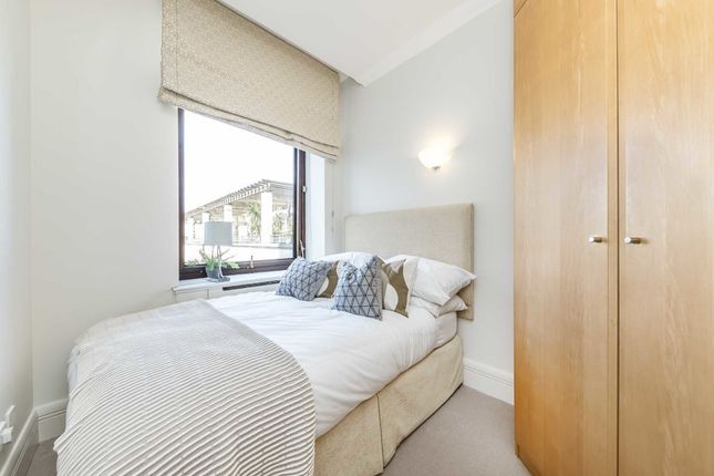 Flat to rent in Belvedere Road, London