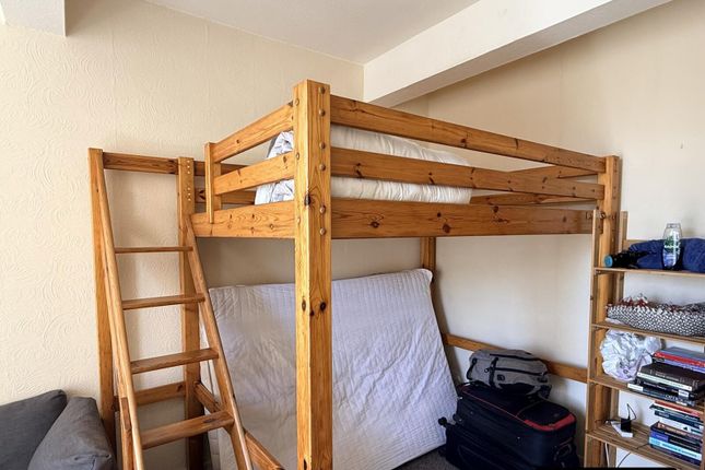 Room 2, 9A St. Thomas' Square, Newport photo 2