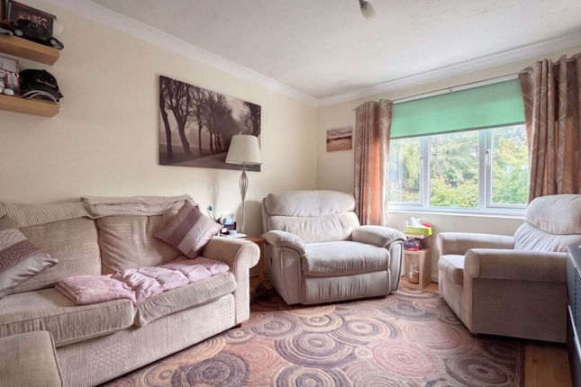 63 Kensington Fields, Southampton photo 2
