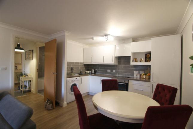 50, Ovaltine Court, Kings Langley photo 3