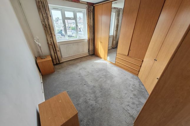 15a, Hughenden Gardens, Northolt photo 4