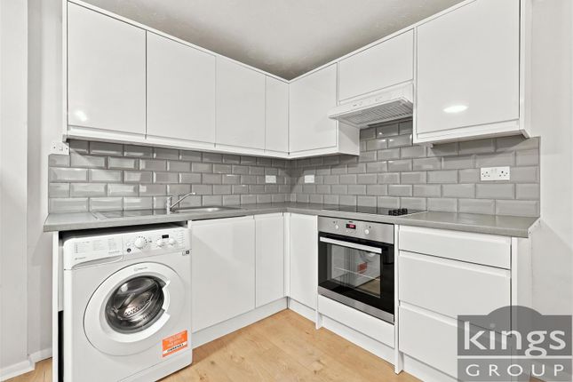 Mahon Close, Enfield photo 3
