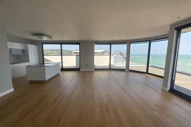 Lounge/Kitchen