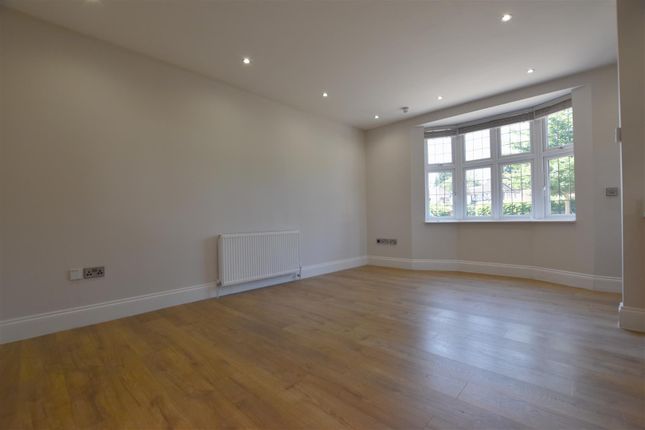 Flat 1, Burghside, Banstead photo 5