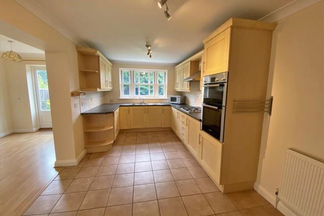 6, Waldens Park Road, Woking photo 5
