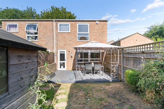 14, Chapel Wood, New Ash Green photo 4