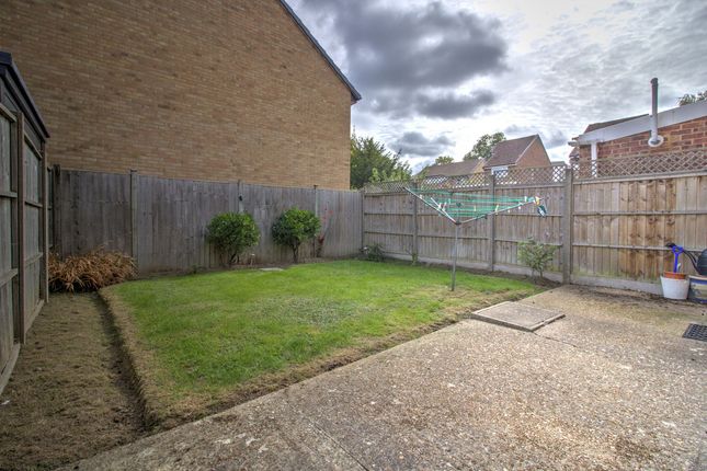 10, Windsor Close, Crawley photo 2