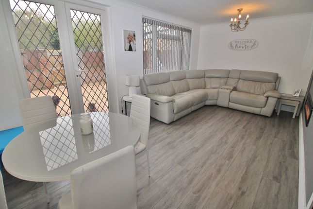 30, Juniper Square, Havant photo 2