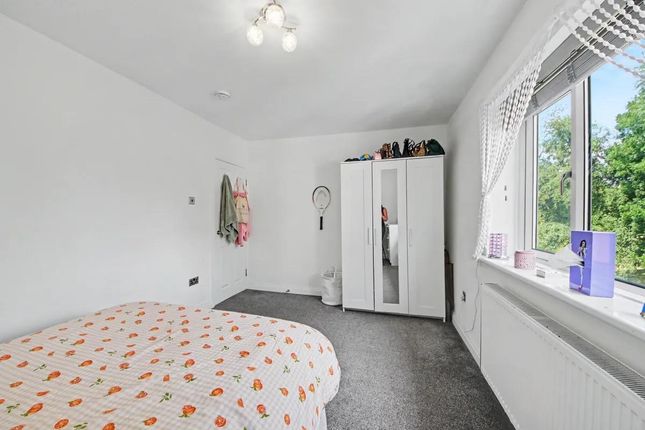 Opal Close, London photo 4