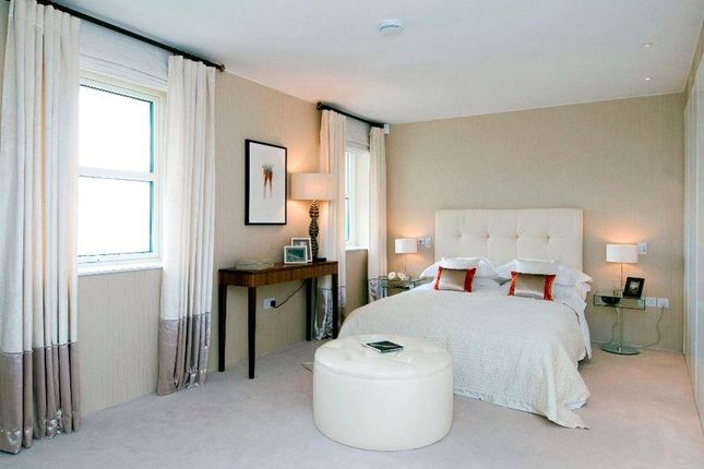 Flat 1103 Boydell Court,, St. Johns Wood Park, London photo 3