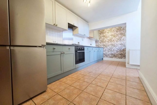3 Seamer Road, Scarborough photo 4