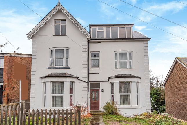2-bed flat on Flat 3, 30 King Edward Road, Barnet, £395,000