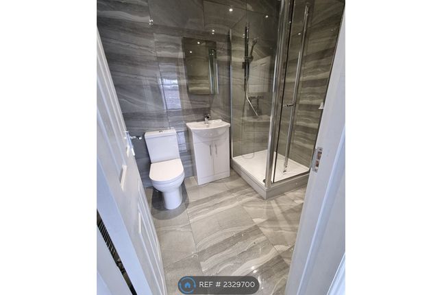 Lyncroft Avenue, Lyncroft Avenue Room, Pinner photo 3