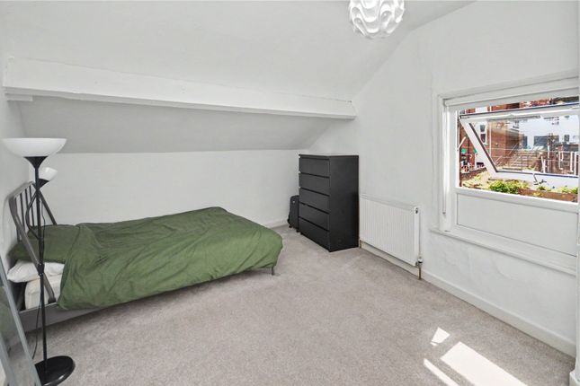 20, Barton Mount, West Yorkshire photo 5