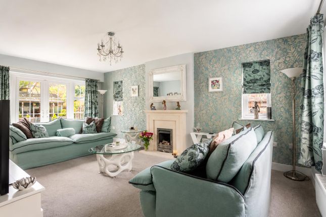 4, Tinchurch Drive, Burgess Hill photo 2