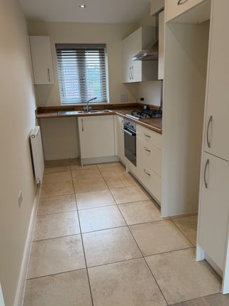 53, Knight Gardens, Lymington photo 5
