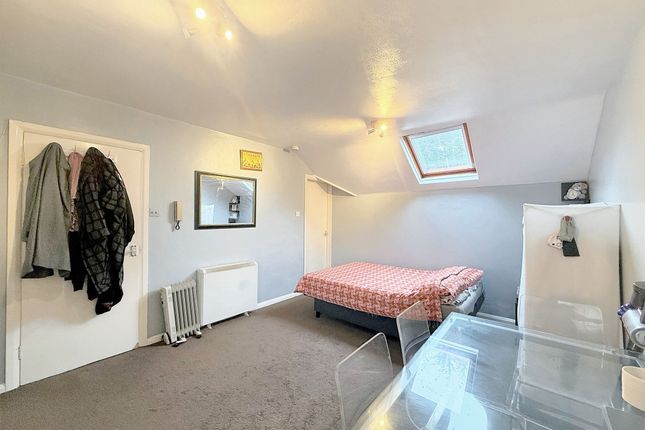 Flat 5, Nicholls Court 2c Nicholls Avenue, Uxbridge photo 3