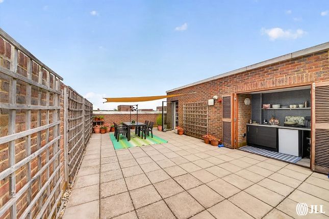 35, Peloton Avenue, London photo 2