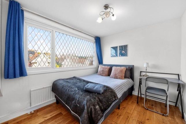 21, Milton Avenue, Barnet photo 2