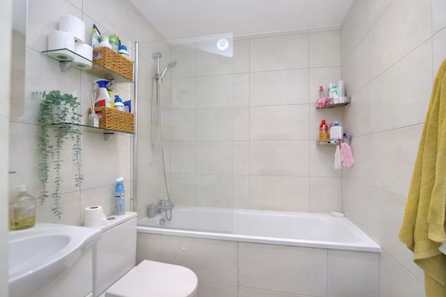 Flat for sale in Midland Road, Luton