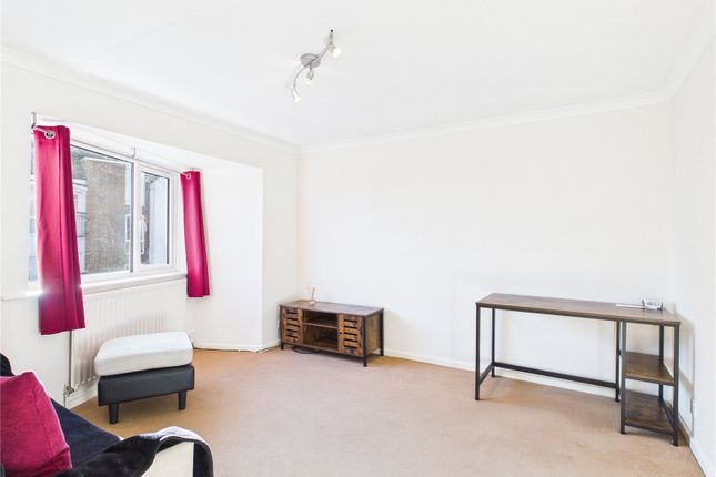 Flat 13, The Glen, 15-17, Woodlands Road, Surrey photo 3
