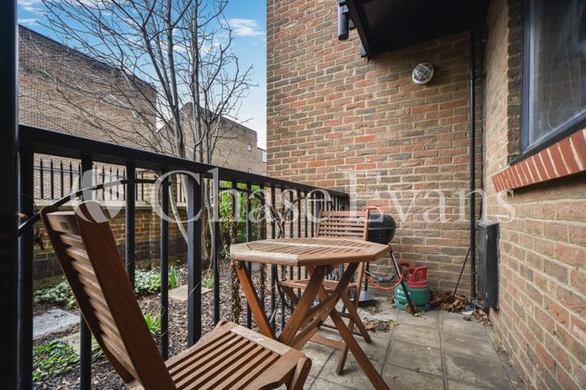 Flat for sale in Horseshoe Close, Isle Of Dogs, London