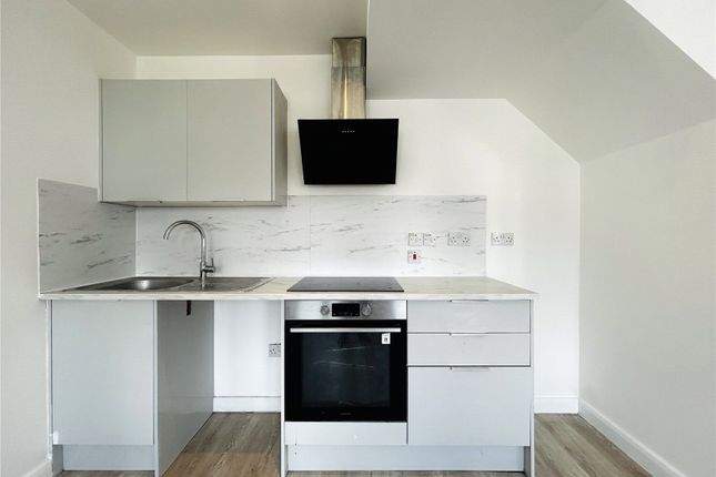 Flat 5, Outsoar House, 146, Wellesley Road, Essex photo 4