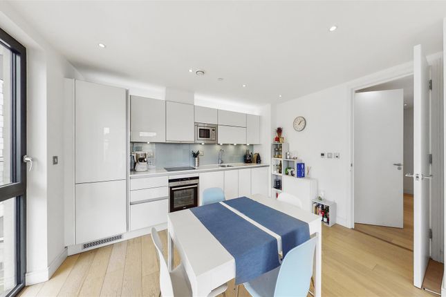 Flat for sale in Kensington Apartments, Shoreditch