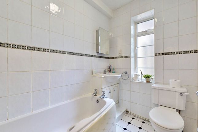 18 Highcroft, North Hill, London photo 5
