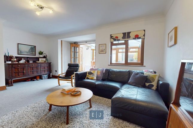 50A, Buckingham Road, London photo 2