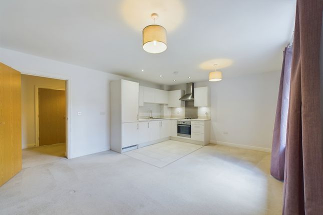 15 Pallatia Court, High Wycombe photo 3