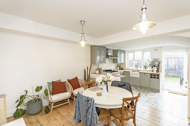 9, Grove Footpath, Surbiton photo 4