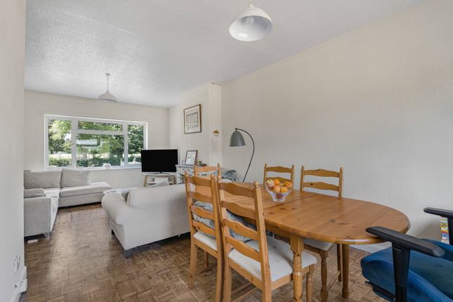 47, Wymans Lane, Cheltenham photo 4