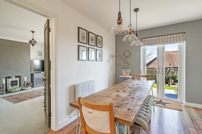 7 Stonegate Court, Stonegate photo 4