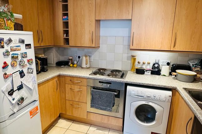 Flat 170, Berberis House, Feltham photo 5