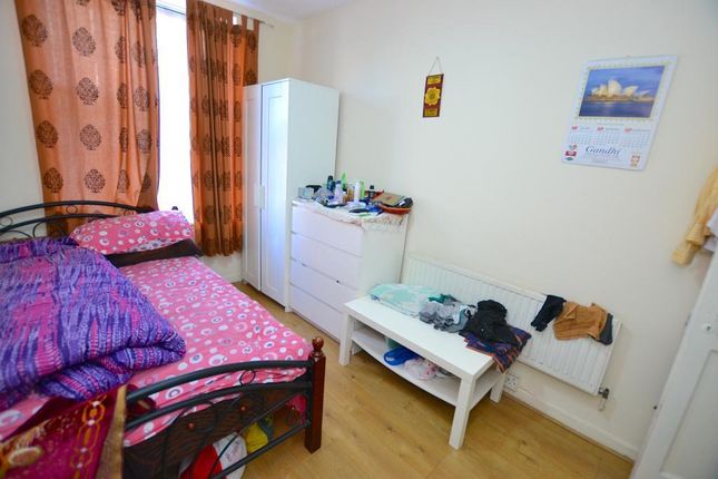 Flat for sale in Shadwell Gardens, Shadwell, London