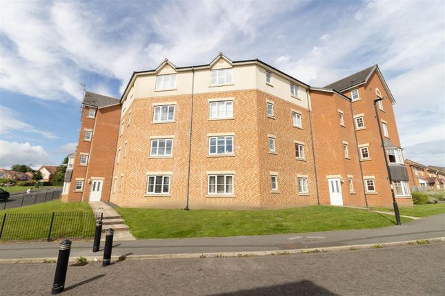 Flat to rent in Haydon Drive, Willington Quay, Wallsend