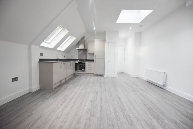 3 bed flat for sale in Green Lane, Purley CR8