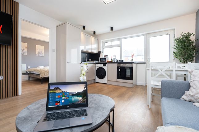 5 Nicholas Court, Green Lane, Hayling Island photo 2