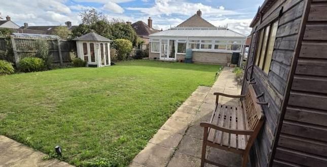 Studio bungalow on Mercury Drapery Common, Glemsford, £375,000