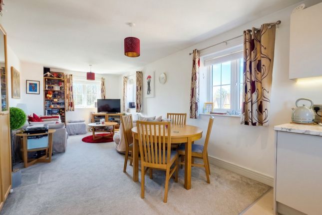Flat 7, Tiller House, Finchwood Park photo 4