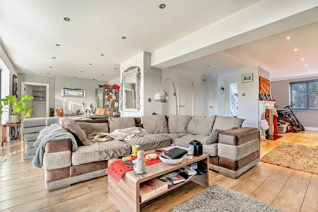 3, Grassmere Avenue, Telscombe Cliffs photo 2