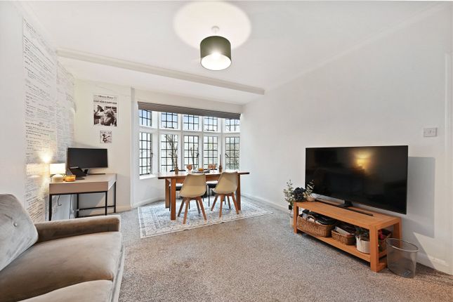 Flat 10, Downing Court,, Grenville Street, London photo 4