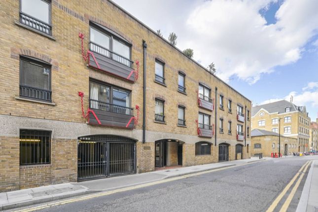 2-bed flat on Wapping Lane, Wapping, £465,000