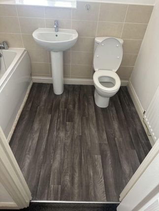 22 Larch Close, Nuneaton photo 4