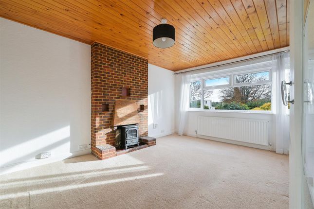 19, Ballards Green, Tadworth photo 2