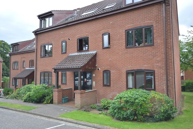 Thumbnail Flat to rent in Roseville Close, Norwich, Norfolk