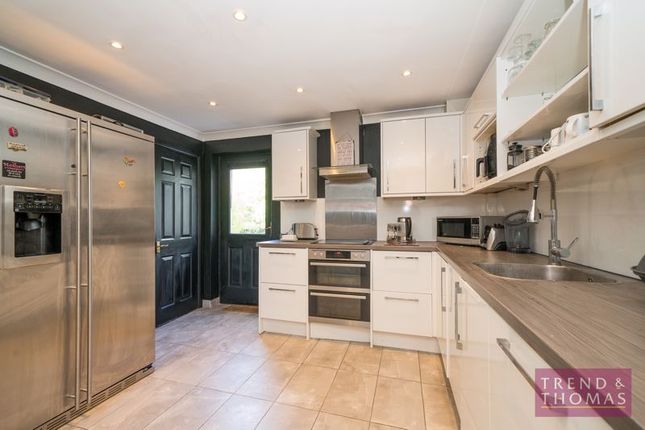 Thumbnail Detached house for sale in Byewaters, Croxley Green