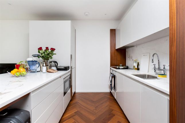 Flat for sale in Capital Building, Embassy Gardens, 8 New Union Square, Nine Elms, London