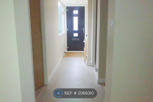 Room to rent in Moore Grove Crescent, Egham